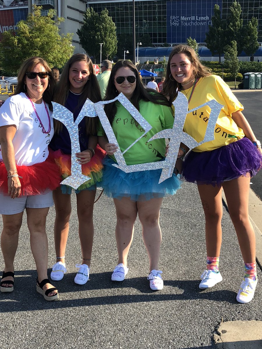 juliakleiber13's tweet photo. @ErasTourResell @erastouroutfits Rep tour!! https://t.co/s3nakBtZBM