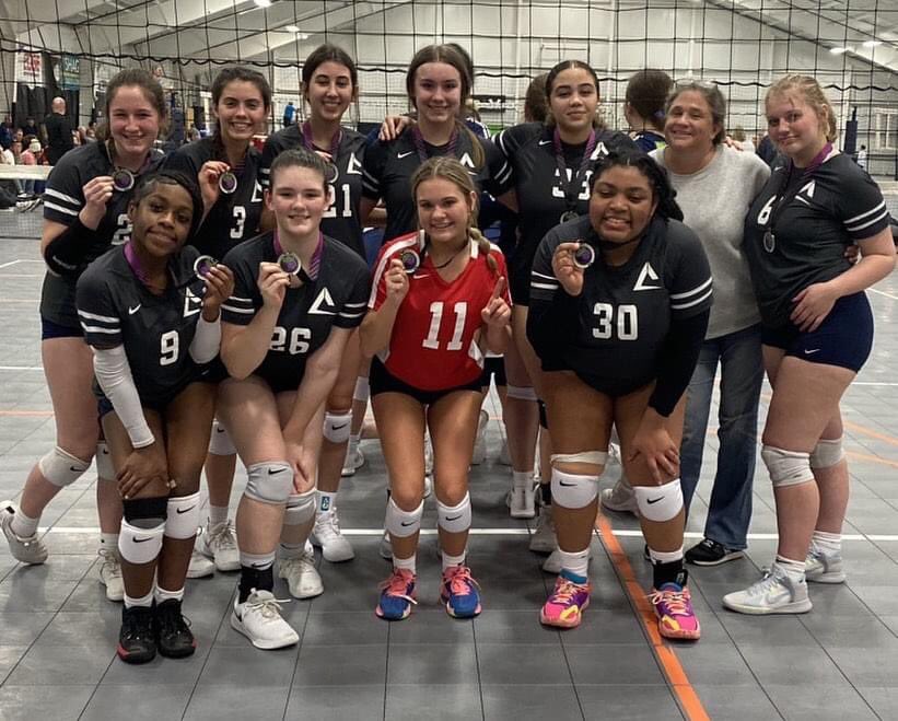 AlphaPerformVB's tweet image. We had another great weekend in Louisville! Here are some of the highlights from Union Classic: 
A.42 won the bronze bracket
A.53 won the bronze bracket
A.43 won the copper bracket
Great job to all of our teams! We’re so excited for the rest of the season! #jvasponsorclub