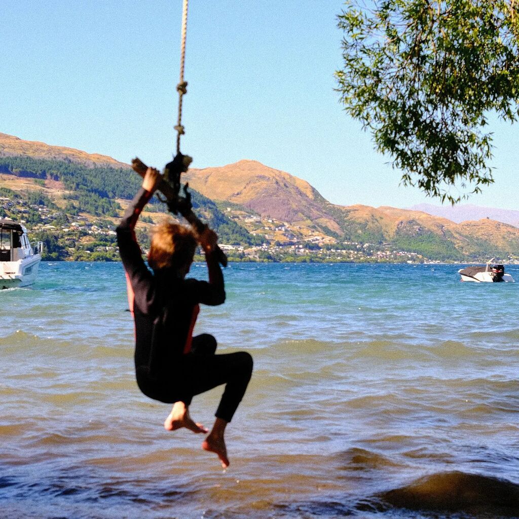 Thanaz's tweet photo. Swinging into 2023 woohoo https://t.co/MNo0Eyup78 https://t.co/9jy8aA3NCb