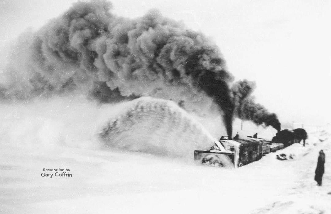 WINTER, 1916 A cold front hit Montana 23 of January 1916. #Browning, experienced a 100 degree drop in temperature in 24 hours! The readings plunged from a balmy 44 degrees to minus 56 degrees (7 to -49 Celsius), setting the USA record for the largest temperature drop in 24 hours