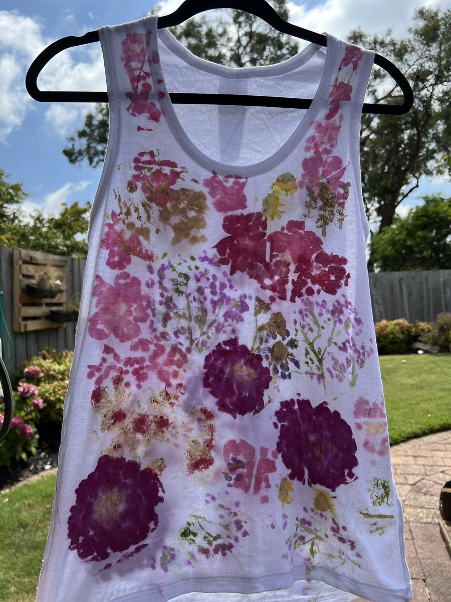 danielle_binks's tweet photo. When turned inside-out … *way* more vibrant! Must remember this for next time! #FlowerPounding #UpcycleFashion #NaturalDyes https://t.co/phKDY55STV