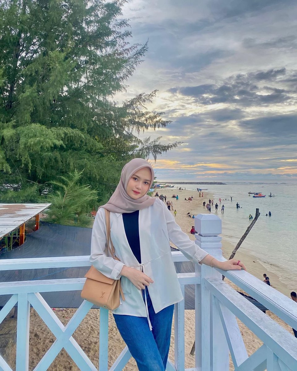 Alhamdulillah
Terimakasih ya Allah untuk semua yg Engkau beri
Untuk hidup, untuk iman di hati, untuk udara yg segar, badan yg sehat &amp; banyak hal lagi
Semoga Engkau membukakan pintu" kebaikan &amp; melimpahkan rizki untukku🌹

Salam Wisata
🌎 Pantai Lampu'uk, Aceh Besar
#PuspitaNagari