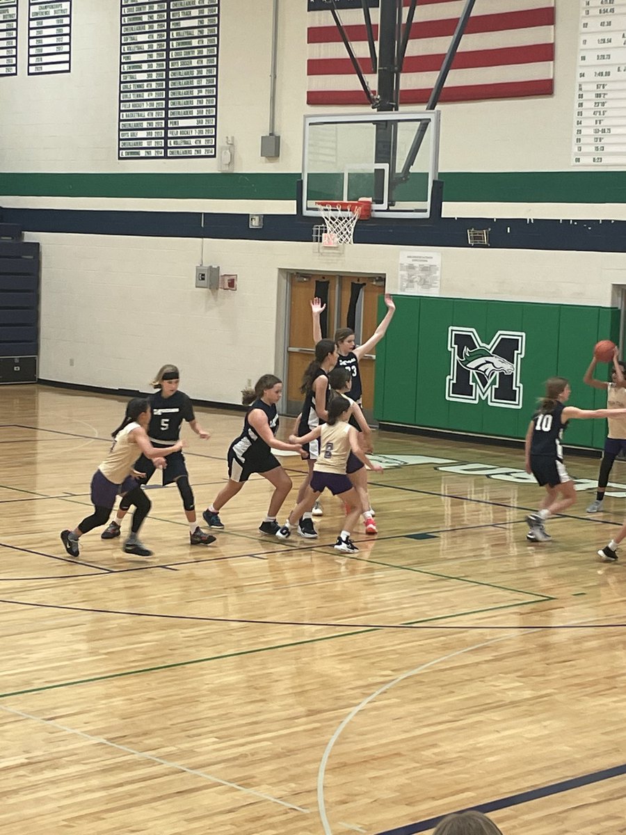 MustangsWBB2027's tweet photo. Great showing by the 8th grade girls tonight in-front of a home crowd. https://t.co/Opb4nysD32
