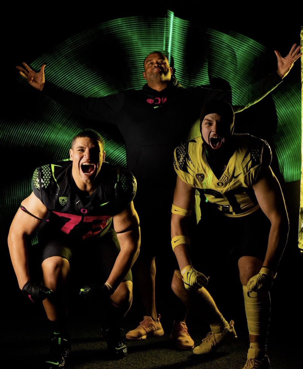 2024 IOL target Devin Brooks took an unofficial visit to Eugene this past weekend. Here he is alongside Adrian Klemm and Fox Crader 🦆 

📸: <a href="/Devin_Brooks73/">Devin Brooks</a>