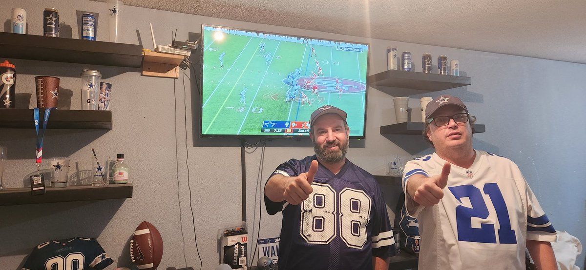 WALLACE_AGS's tweet photo. Vamos Cowboys a ganarle a los Panchitos #NFLxFSMX https://t.co/qdHbT80C3F