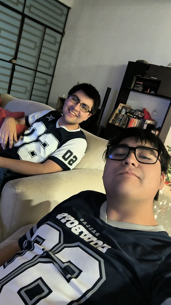 #NFLxFSMX 
Apoyando a Dallas con mi hermano