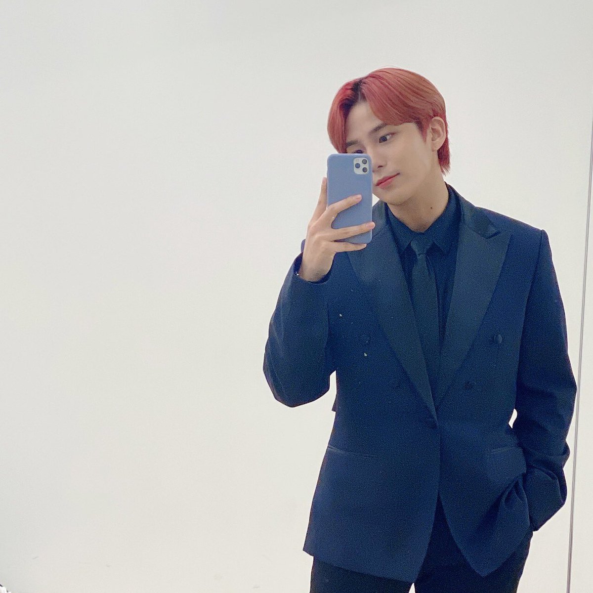 8MAKES1ART's tweet image. Hoy tocó ponerse elegante para poder ir a ver a las lindas @twinkstwt al #𝐓𝐖𝐈𝐍𝐊𝐒_3rd𝗖𝗕𖤣 y así gritar mucho por ellas y disfrutar de su nueva canción #𝗸𝗻𝗼𝗰𝗸𖡫𝒌𝒏𝒐𝒄𝒌. ¡Muchas felicidades, bonitas! 💌

⠀ ⠀⠀🐻𝗟ι𝗍𝗍𝕖 𝗯ᥱ𝕒𝗋  — #MOONPIE