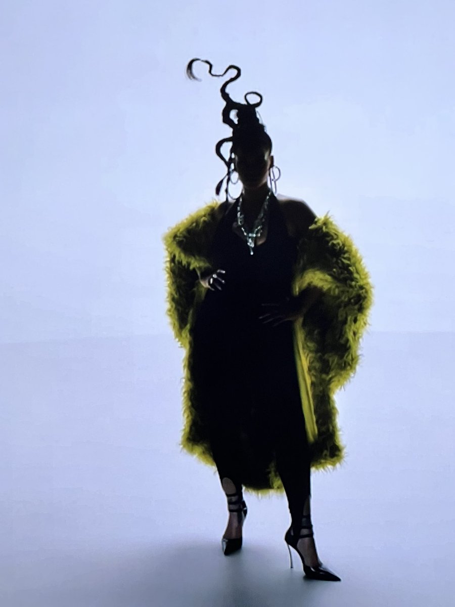 RedMooseJoe's tweet photo. #Rihanna is releasing the long awaited whoville album. #grinch #whoville #JimCarrey https://t.co/TILrCoHAAs