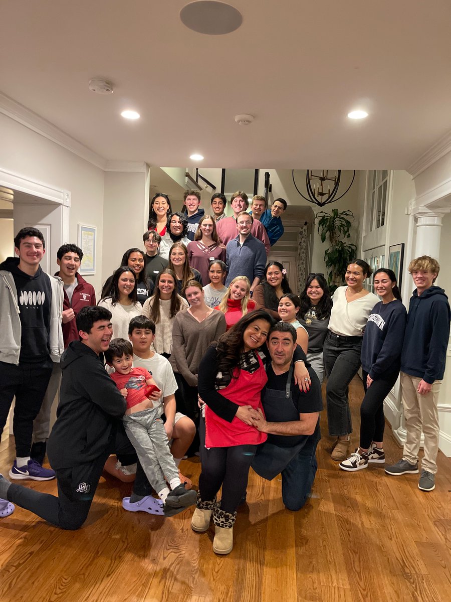 First big #sundaydinner of 2023 with amazing #hoyas and friends #hoyasaxa #saxahoya #family #improv We are so very #blessed to have this community #wearegeorgetown #tagyourself