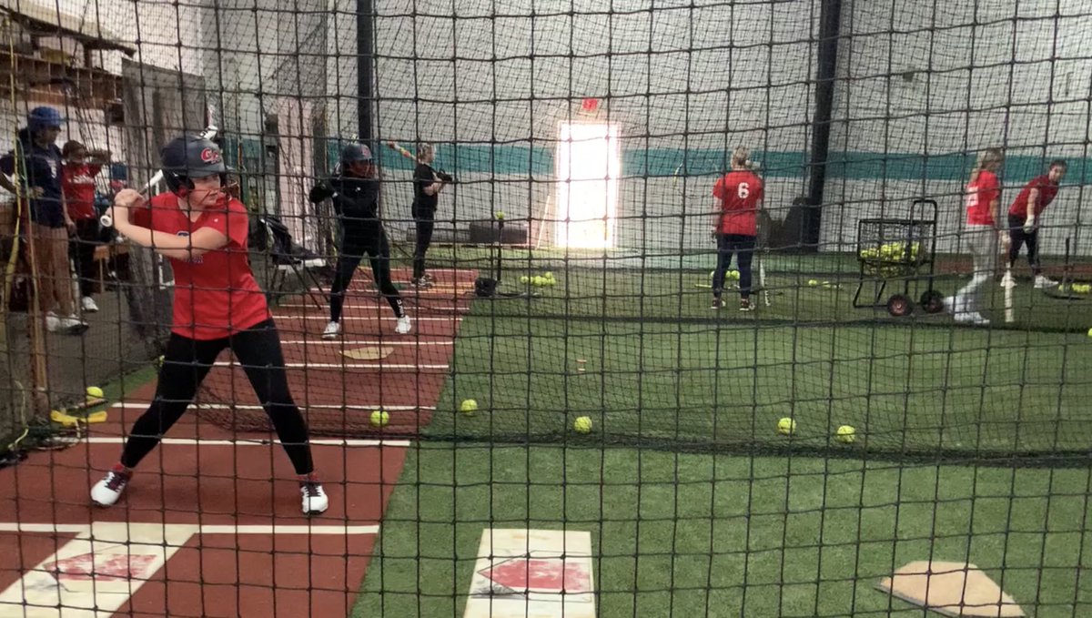 CoachPaul_GAP07's tweet photo. Our ladies had another great day at @DickeysDugout_ working with Haleigh. Love watching them all get after it! #BeABadass @Los_Stuff @LegacyLegendsS1 https://t.co/VPzKCK0cGJ