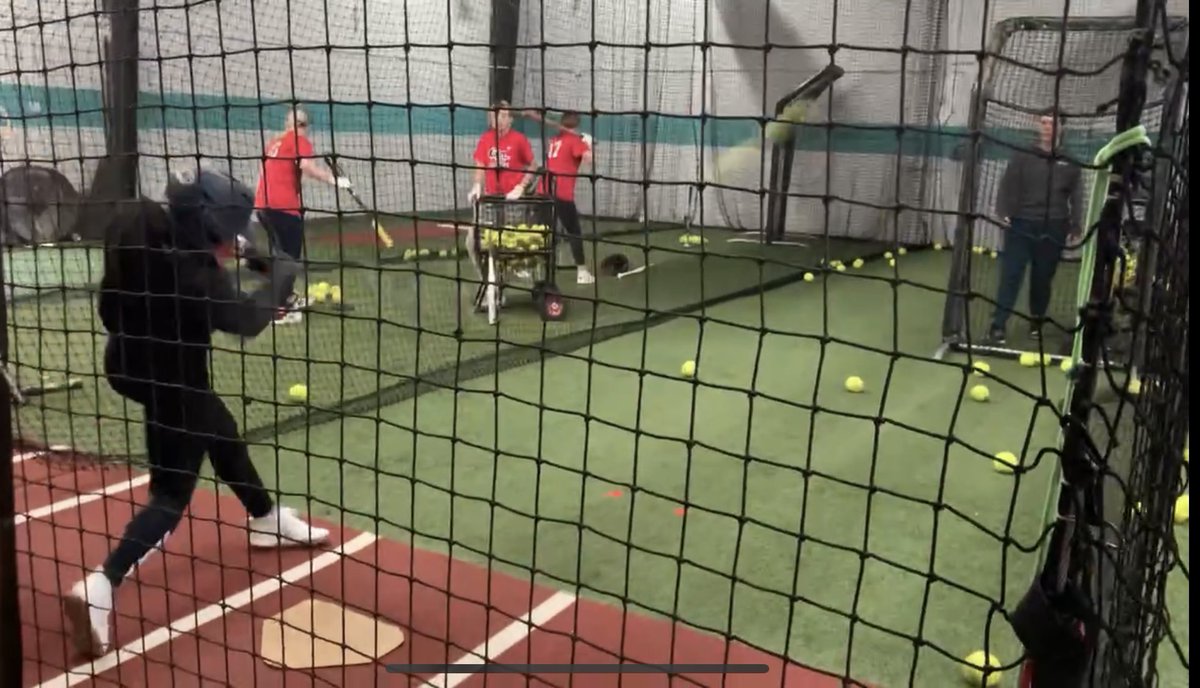 CoachPaul_GAP07's tweet photo. Our ladies had another great day at @DickeysDugout_ working with Haleigh. Love watching them all get after it! #BeABadass @Los_Stuff @LegacyLegendsS1 https://t.co/VPzKCK0cGJ