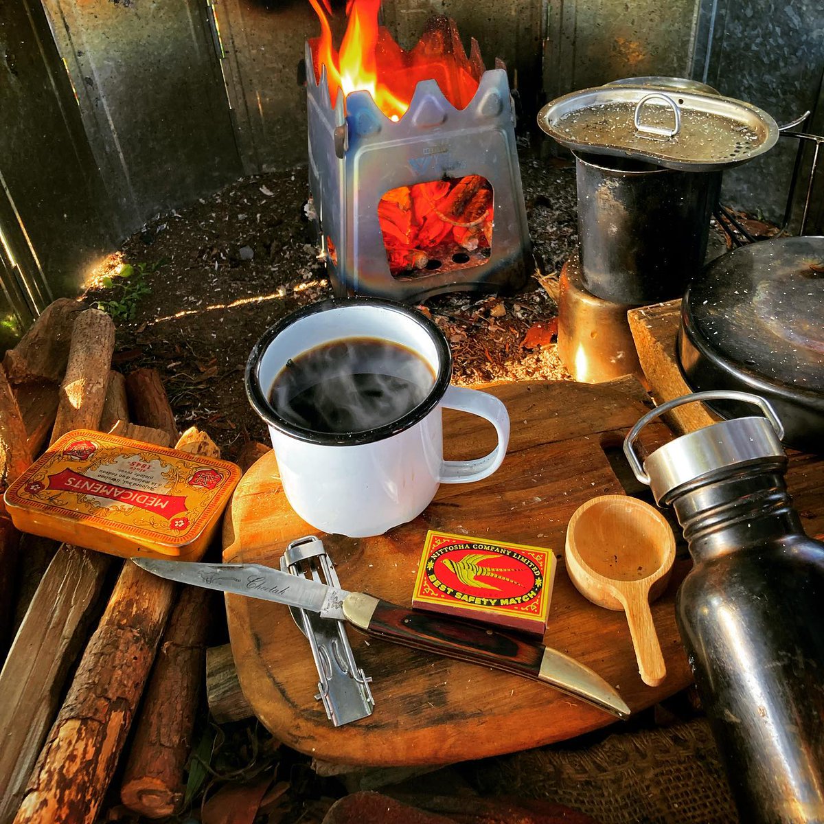 TheWorkerAnt's tweet photo. Dare to explore👌👀

Credits to @asb2373
Get inspired with @TheWorkerAnt

#outdoorcooking #outdoorcookingrocks #campfire #campfirecooking #bushcraft #bushcraftkitchen #bushcraftcooking #outinthewild #bushcraftessentials https://t.co/7EsIZlalE9
