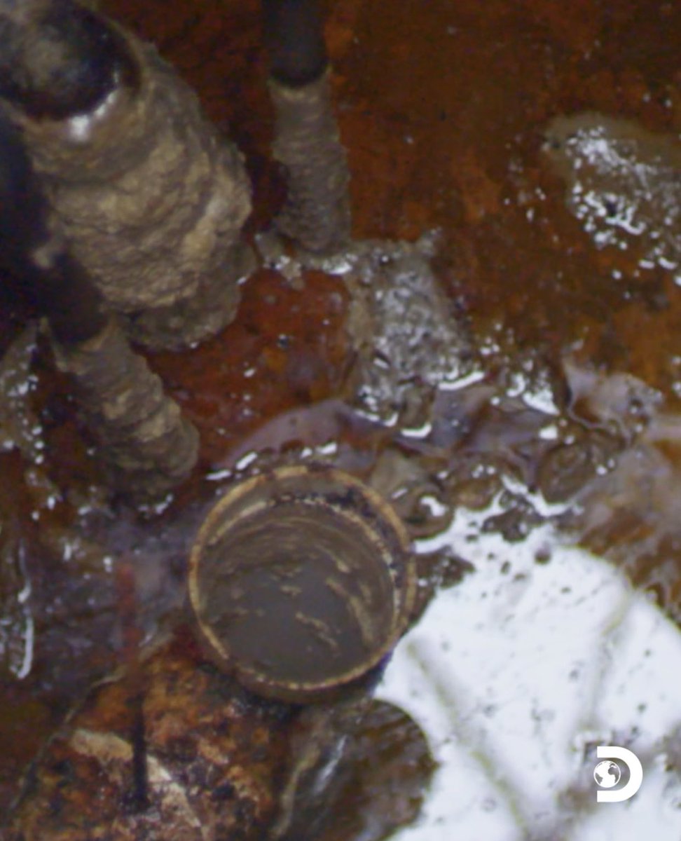 Discovery's tweet photo. Things are about to get really greasy. 🥓 🪣

#SewerDivers starts right now on @Discovery. https://t.co/vnyyLTfoHQ