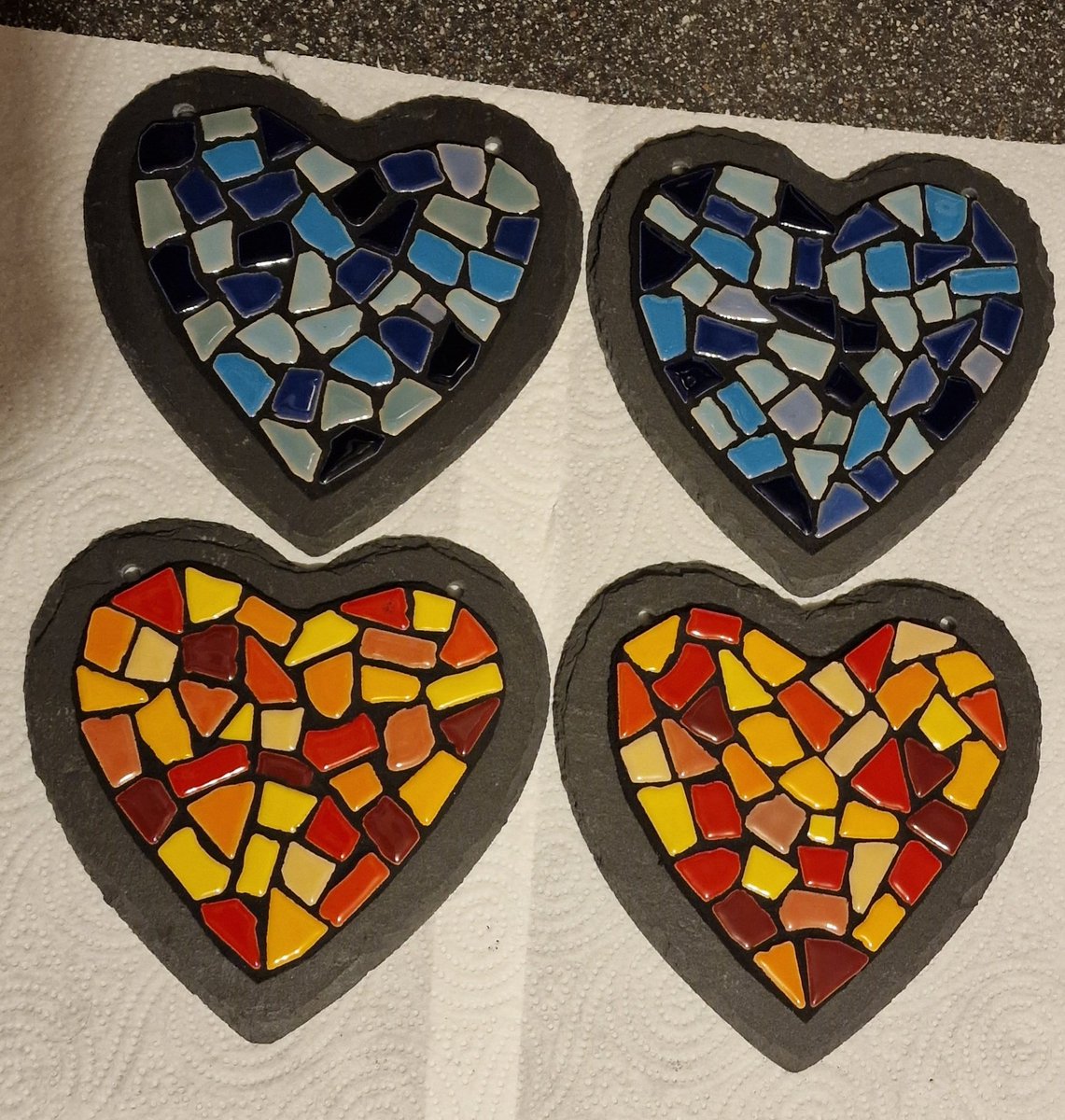 Also in the grouting pile last night...
4 hanging slate hearts.
Do you prefer blue or red? 

#MonchicMosaics #earlybiz #CraftBizParty #mhhsbd #UKMakers #shopindie #giftideas #heartmosaic #uniquegiftideas #valentinesgift #madeincornwall #cornishartist  #love #bemine #loveislove