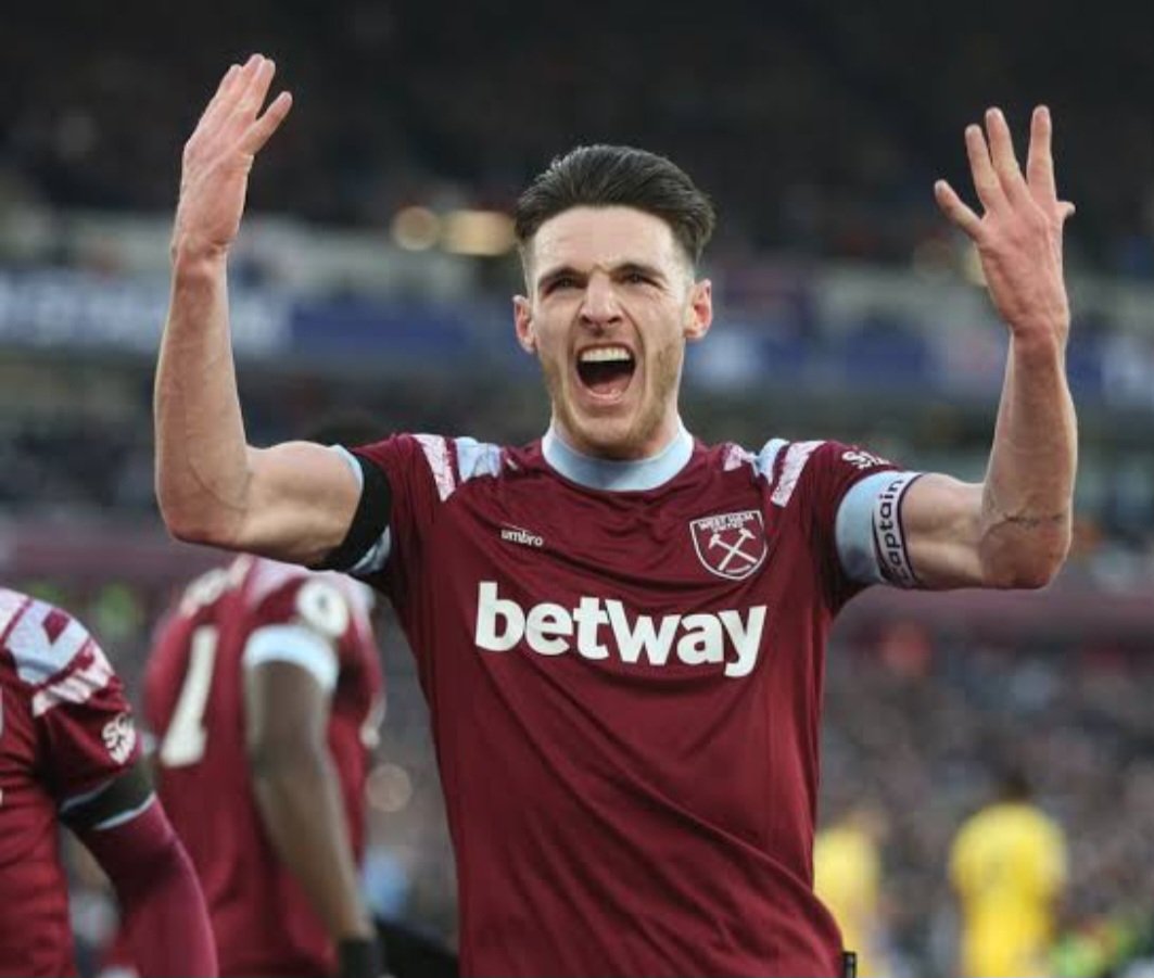 MilfHunter149's tweet photo. 🚨 West Ham midfielder Declan Rice is leaning towards joining Arsenal in the summer, with Chelsea and Manchester United also expected to compete for the 24-year-old England international's signature.
#WHUFC🔴#AFC🔵#CFC🔴#MUFC #PremierLeague #PL #TransferTalk #TransferNews #FCB https://t.co/xqhK8lWqTb
