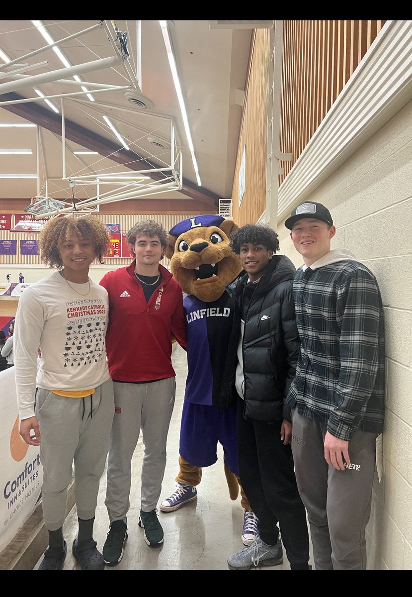 Big thanks to the players and coaches at Linfield for having me this weekend! #gowildcats @CoachLyons6 <a href="/CoachSmithCats/">Coach Joseph Smith</a> <a href="/coachbelliott/">Brett Elliott</a> <a href="/CoachCross2/">Coach Sheldon Cross</a>
