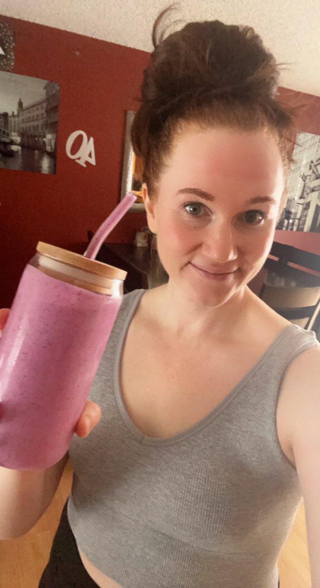 Today’s post workout shake! 
Scoop LadyBoss lean protein powder 
1/4 cup frozen blueberries
1/2 package of dragon fruit smoothie
1/2 banana
1 Tbls of chia seeds
8-10oz of almond milk

22g of protein
42g carbs
7g fat 

#fitnessmotivation #fitness #health #healthgoals #myjourney