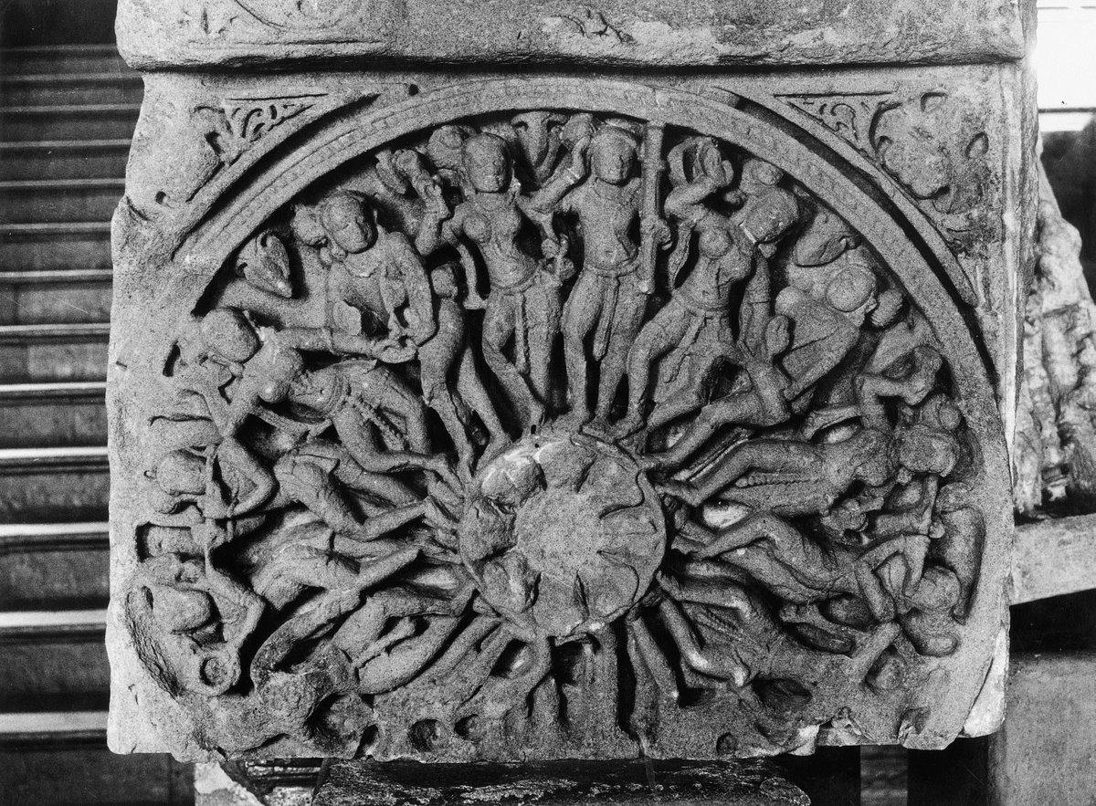 kamlesm's tweet photo. such intricate carving, with minute details done by artists of that era is amazing
Samatala ceiling dated 950 CE in Siva temple of Kerakot Kachh/ Kutch Gujarat, Maha-Gurjara era
Bhuj, Kachh Museum @vmistweet 
musicians, dancers playing musical instrument? 
identify? https://t.co/hMVMJjjTIu