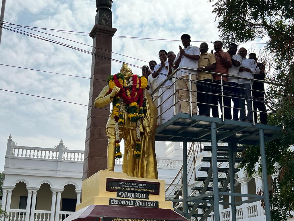 ncachettiars's tweet photo. 23/01/2023 இன்று மதுரையில் #நேதாஜி_சுபாஷ்_சந்திரபோஸ் அவர்களின் 126 வது பிறந்த நாளை முன்னிட்டு, 
நமது #தேசியசெட்டியார்கள்பேரவை யின் நிறுவனத் தலைவர் உயர்திரு. @Mishra_Chettiar
 #PLAஜெகநாத்மிஸ்ரா அவர்கள் #நேதாஜி சிலைக்கு மாலை அணிவித்து மரியாதை செலுத்தினார். https://t.co/wIXpYR4R6Q