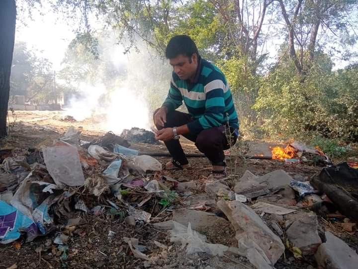 upadhyayashok90's tweet photo. हमारे गांव नीमड़ी में चौबीसा समाज की बावड़ी के पास नाले पर जमा पोलीथीन नष्ट कर श्रमदान किया
#नीमड़ी #निमड़ी #चारगदिया #भींडर #वल्लभनगर #उदयपुर #राजस्थान #प्रकृति #पर्यावरण #श्रमदान #पोलीथीन
#neemdi #nimdi #charagadiya #bhinder #vallabhnagar #udaipur #rajasthan #nature https://t.co/HZ71UnTgYZ