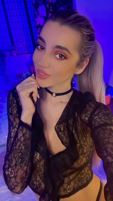 Who s the cutie pie? 🥹 #NationalPieDay  I am online now. https://t.co/VAKjJaMPNQ  @Flirt4FreeGirls @f4feuropegirls<a href="/tag/nationalpieday"class="tags">#NationalPieDay</a>