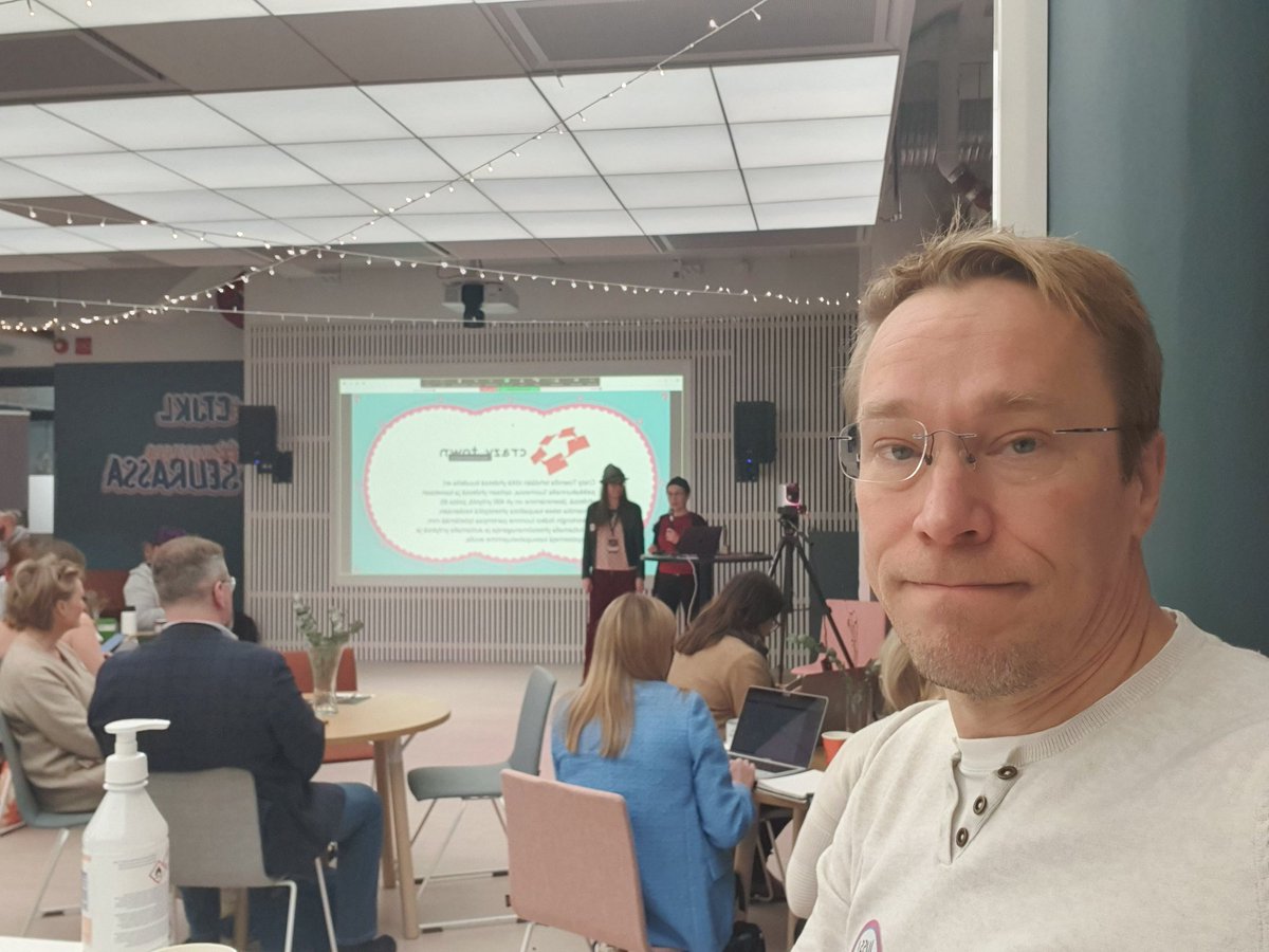 #cmadfi alkaa! <a href="/crazytownoy/">Crazy Town</a> Jyväskylä on mahtava paikka olla juuri nyt! @jjanhone ja <a href="/EllaSalmela/">Ella Salmela</a>   avaavat tilaisuuden. Myös <a href="/Innoduel/">Innoduel</a> mukana.