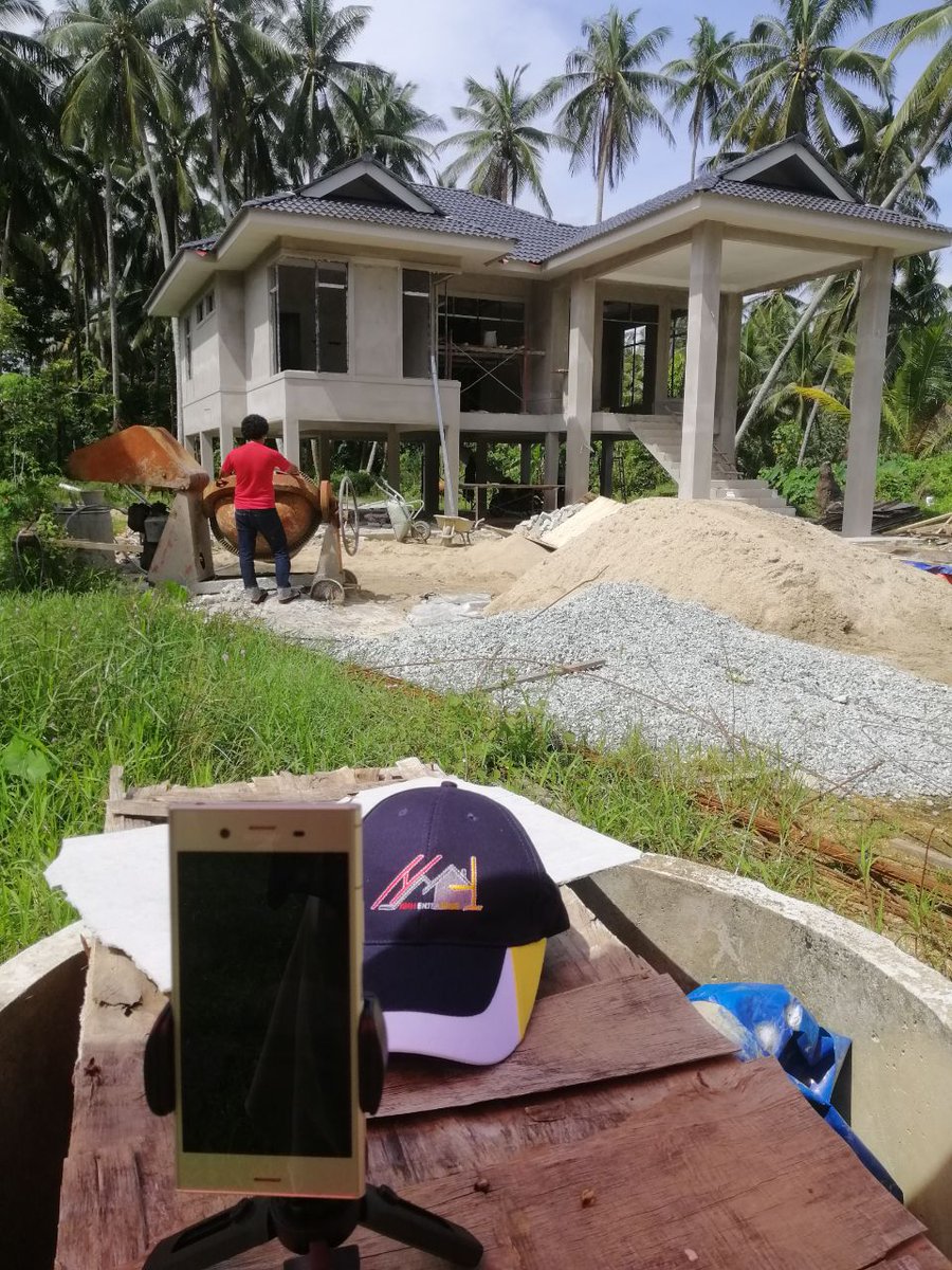 CikPropertyHMH's tweet photo. Bersiaran Langsong di tapak rumah dalam pembinaan di Pulau Pisang,Kel 😎

Ada Peminat Rumah Tinggi ke. Design Kontemporari.Sesuai utk 2 Musim di Kelantan.😉

Binaan rumah bermula RM175K utk keluasan rumah 1000kps.. 3 Bilik Tidur 2 Bilik Air 🏡 https://t.co/txONvq4LEi