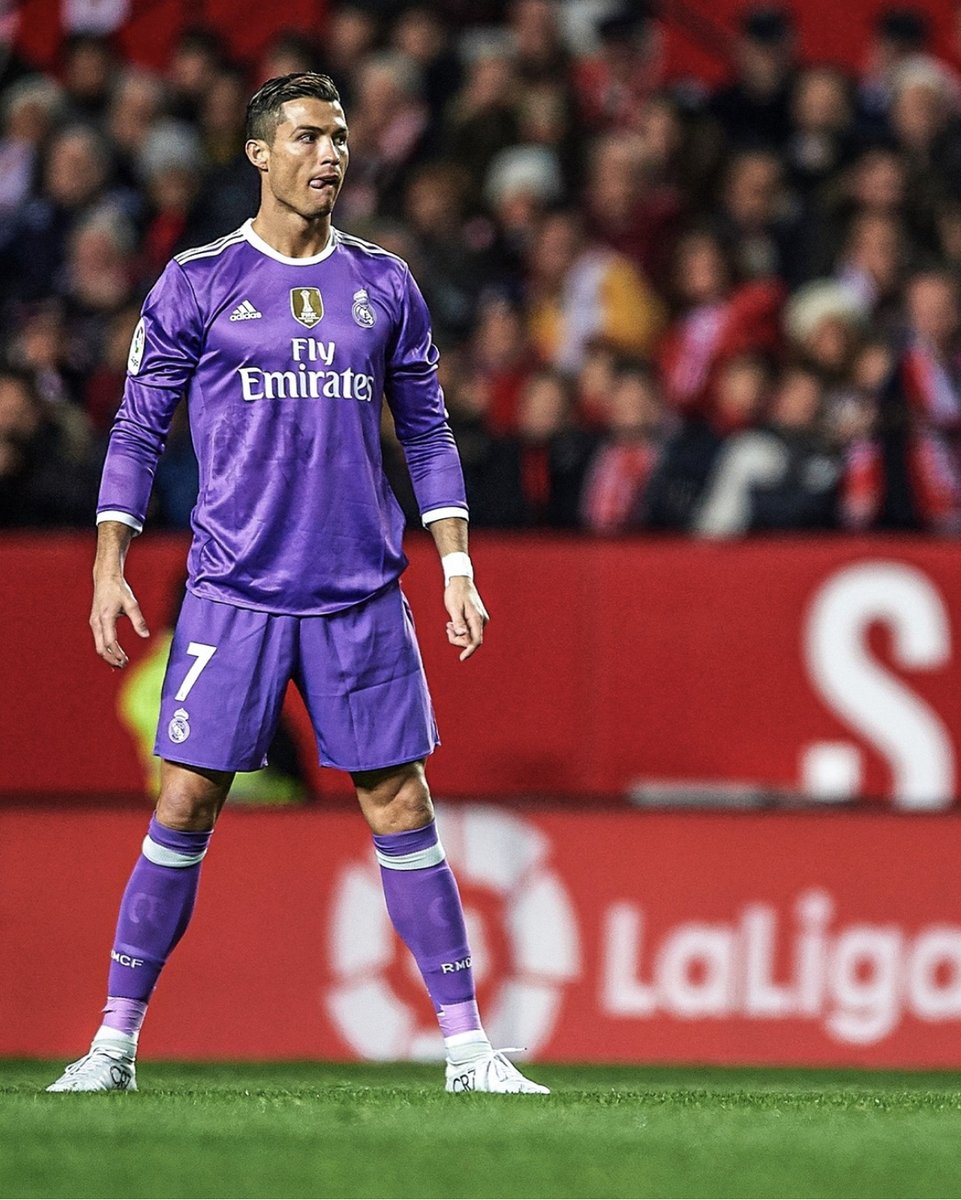 TimelineCR7's tweet image. It’s a Cristiano thing. 💫