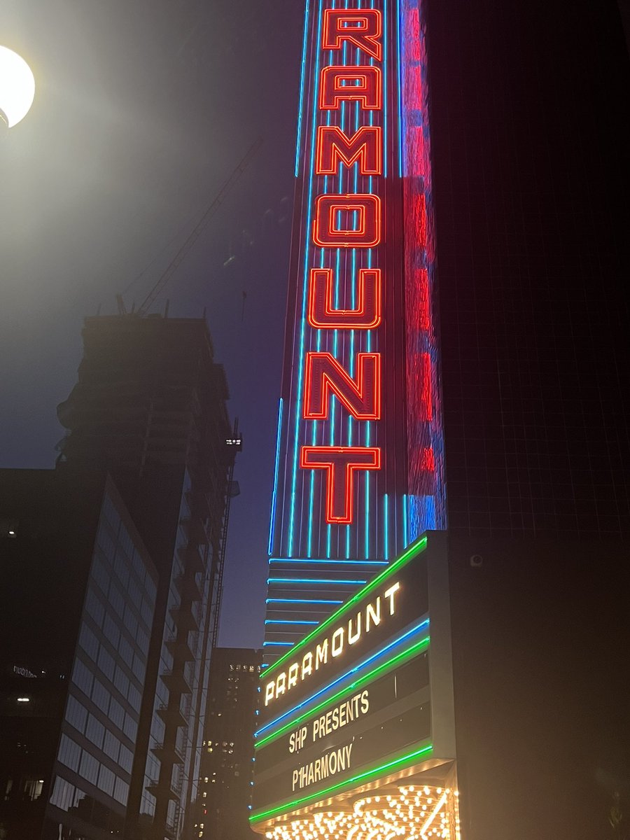 hippiegirlsimp's tweet image. We in this bitch #p1harmonyinoakland #P1ONEERinLA #P1Harmony #JIUNG