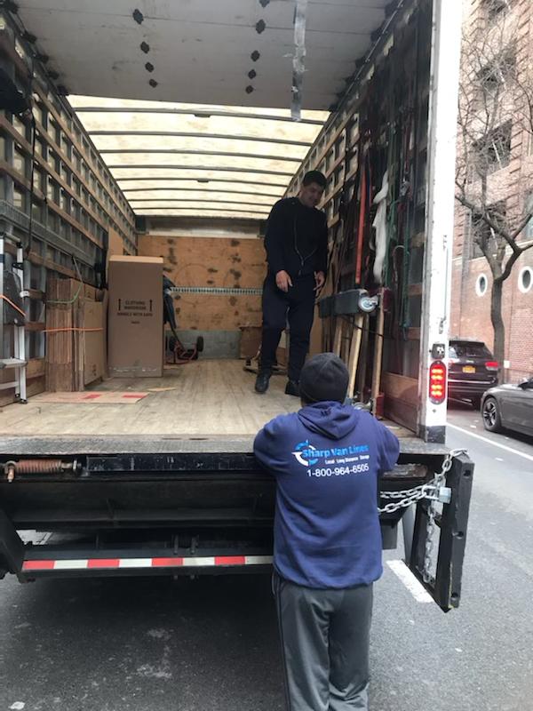 sharpvanlines's tweet image. Our crew is committed to make your move as safe and comfortable as possible. Always and every single day.
This is us - #sharpvanlines  🦸💪
#movingestimates 🏡
#movingcompanies 
#apartmentmovers 🚛
#apartmentmoversnyc
#officemove 
#storage 
#storagesolutions 
#movingandstorage
