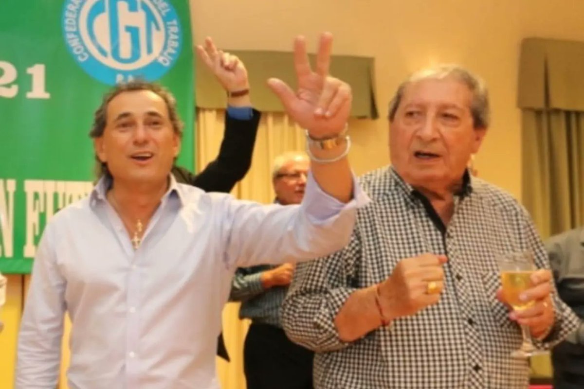 sasia_sergio's tweet photo. En nombre de la @uf_oficial quiero comunicar el fallecimiento del Cro. Guillermo D'Angella.
Un Amigo, un Compañero, un gran Dirigente que se puso al hombro la Organización en un momento muy difícil, alguien que dió todo con compromiso y amor.
Te quiero mucho Gringo!
Q.E.P.D. https://t.co/Yy8NIl4Twu