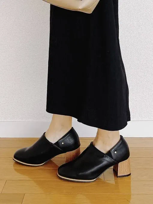 【しまむら】足首がすっきり見える…!2420円の「高見えシューズ」どっしりヒールで歩きやすいの!しまむらの「リベットブーティー」がステキ!きれいなシルエットが高見えなんですそしてボリュームのあるヒールがオシャレ!普段使いに活躍してくれますよ〜! 