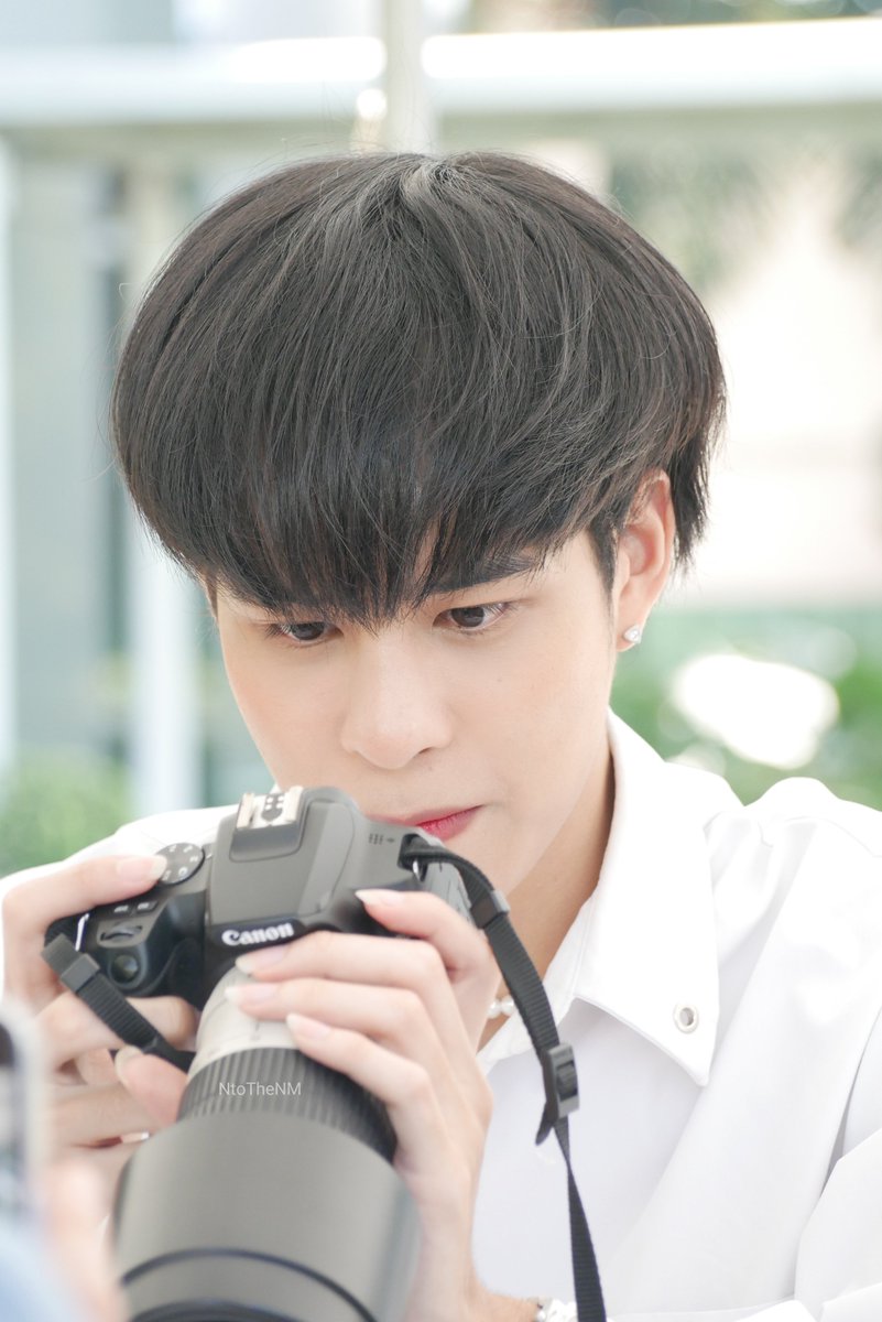 NtoTheNM's tweet photo. ตากล้องคนนี้ ถ้าจ้างถ่าย คิดเท่าไหร่คะ 
ดูตั้งอกตั้งใจในการถ่ายมาก
#ArtPakpoom https://t.co/Z9L6fBHJEP