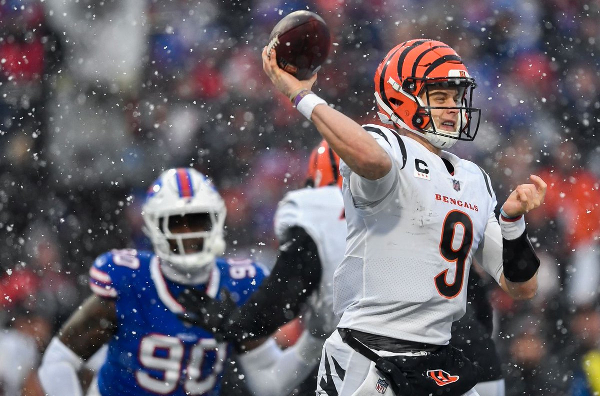 Local12's tweet image. "Who dey think gonna beat dem Bengals? Noooobody.”

RECAP: bit.ly/3Hpqabo
PHOTOS: bit.ly/3HnkT3Z
POSTGAME: bit.ly/3XRIhMm
CELEBRATION: bit.ly/3Hpq9US
NEUTRAL FIELD?: bit.ly/3XQccow

#Bengals #RuleTheJungle #RuleThePlayoffs