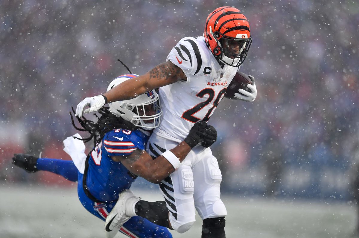 Local12's tweet image. "Who dey think gonna beat dem Bengals? Noooobody.”

RECAP: bit.ly/3Hpqabo
PHOTOS: bit.ly/3HnkT3Z
POSTGAME: bit.ly/3XRIhMm
CELEBRATION: bit.ly/3Hpq9US
NEUTRAL FIELD?: bit.ly/3XQccow

#Bengals #RuleTheJungle #RuleThePlayoffs