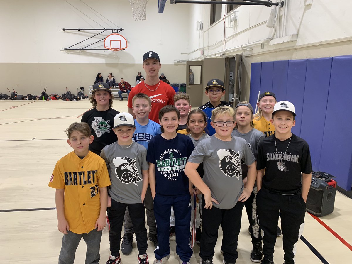 Former SilverHawk and current South Elgin Varsity player, Keenan Oldani (2024) helped out with the 11u practice tonight. We love having our SilverHawk Alimni come out to help us improve. <a href="/Keenan_O99/">Keenan Oldani</a>