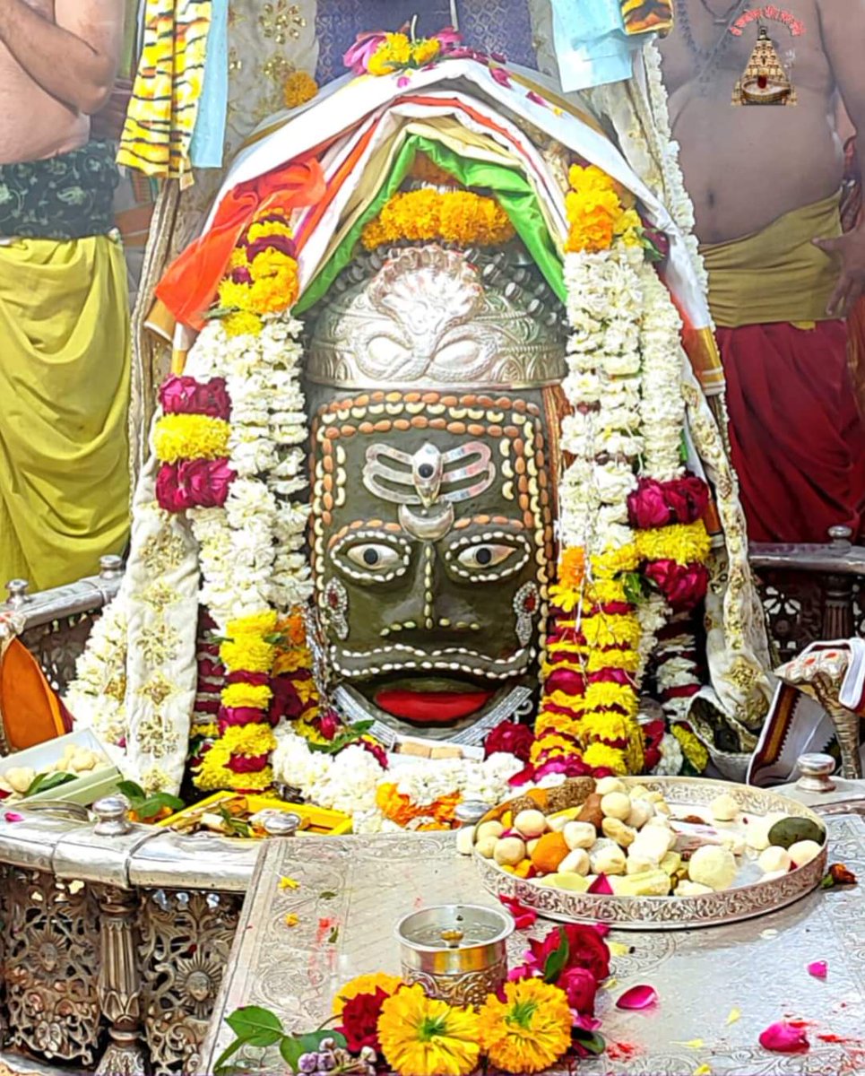 MahakalkaSevak's tweet photo. 🙏🌹जय श्री #महाकाल 🌹🙏
श्री #महाकालेश्वर_ज्योतिर्लिंग का आज का भस्मआरती श्रृंगार दिव्य दर्शन
🔱23 जनवरी 2023 ( सोमवार )शिवमय प्रभात 🔱🚩 https://t.co/RfoD8tDrTd