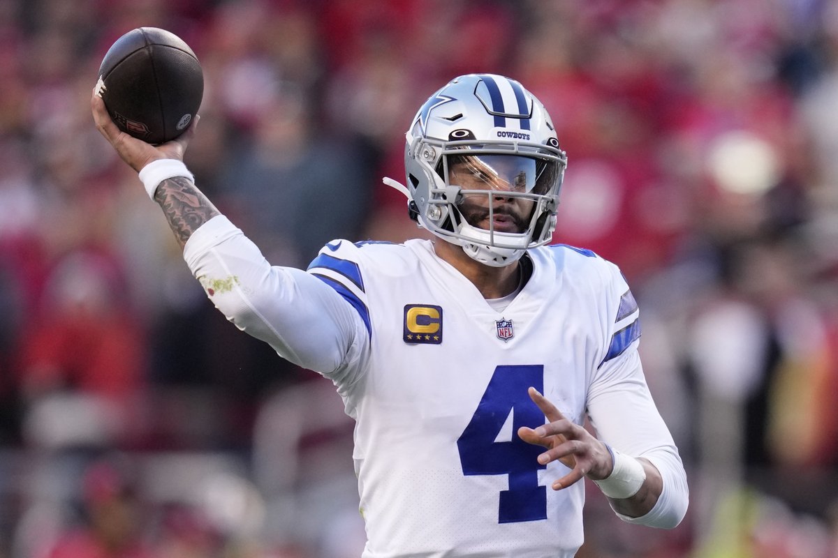 FanDuel's tweet photo. If you had to pick one, who would you rather have as your team's QB?

❤️ for Derek Carr
🔁 for Dak Prescott https://t.co/KdI6Mnymps