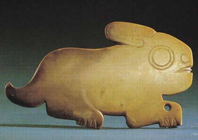 TopYellowriver's tweet photo. #YellowRiverStory #HiRabbit
This jade rabbit was unearthed from Fuhao Tomb at Yin Dynasty ruins, Anyang City, Henan Province. The rabbit is in a prone position, with a big head and a short body, with long ears erect behind it, which looks very cute. https://t.co/ToQhVK84IH