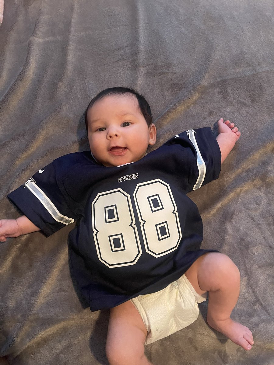 DejaRenee9's tweet photo. @_rissriss Your niece is a cowboy fan https://t.co/GrEWFOIUas