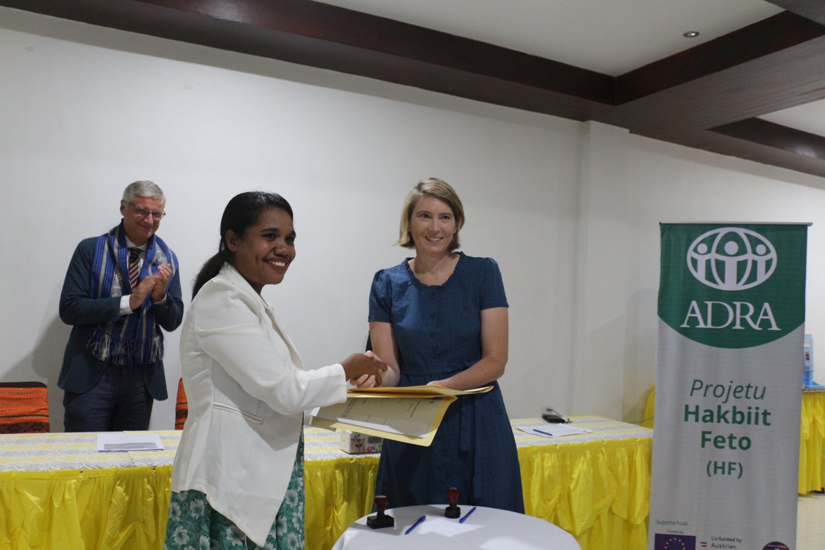 EU_TimorLeste's tweet photo. Through the #HakbiitFeto Project with 
@ADRATimorLeste and @Rede_Feto_tl, 4 local #civilsociety organisations are receiving small grants to provide #basicnumeracy and #businessliteracy training and hope that #Timorese women empowered through their engagement in society &amp; economy! https://t.co/hoIADvT8Fk