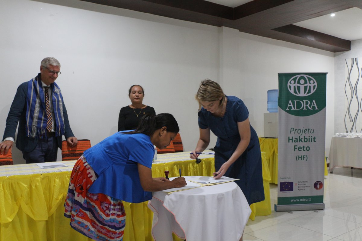 EU_TimorLeste's tweet photo. Through the #HakbiitFeto Project with 
@ADRATimorLeste and @Rede_Feto_tl, 4 local #civilsociety organisations are receiving small grants to provide #basicnumeracy and #businessliteracy training and hope that #Timorese women empowered through their engagement in society &amp; economy! https://t.co/hoIADvT8Fk