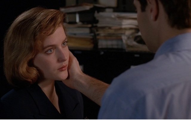 Marleydawn1's tweet photo. π Tonight's episode is "Beyond the Sea" #Scullys love for #Mulder shows so strong in this one #XFiles #MSR #Soulmates #MulderAndScully #Love #Partners #Friends #BabyMulder #BabyScully #DavidDuchovny #GillianAnderson β€οΈ 1993-Forever https://t.co/LXbhFuR8cK