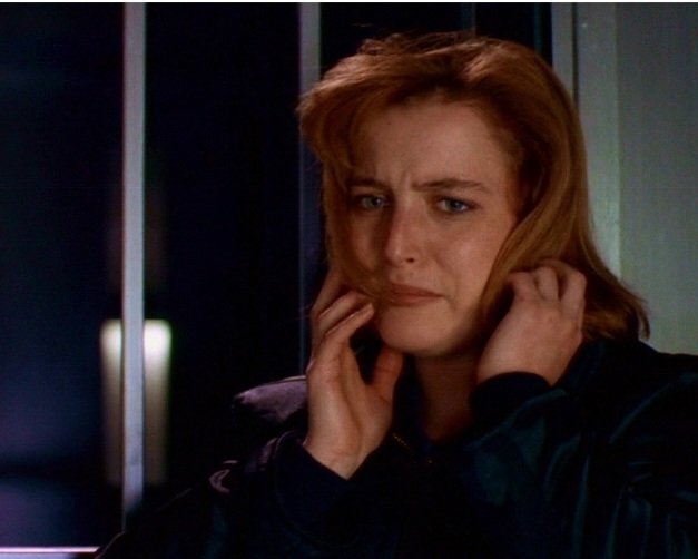 Marleydawn1's tweet photo. π Tonight's episode is "Beyond the Sea" #Scullys love for #Mulder shows so strong in this one #XFiles #MSR #Soulmates #MulderAndScully #Love #Partners #Friends #BabyMulder #BabyScully #DavidDuchovny #GillianAnderson β€οΈ 1993-Forever https://t.co/LXbhFuR8cK