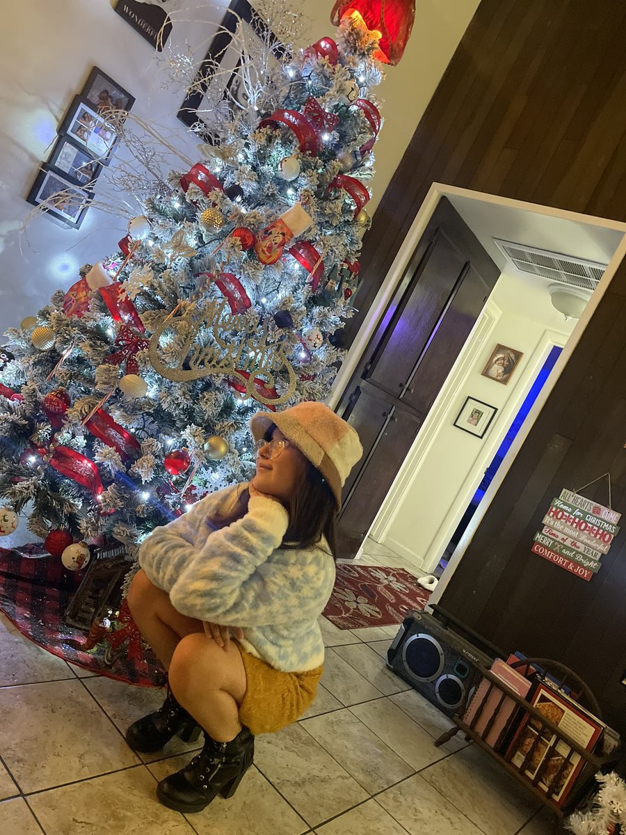 _auuubreee's tweet photo. 1 𝑜𝒻 𝓂𝓎 2 𝒮𝒸𝑜𝓇𝓅𝒾𝑜 𝒹𝒾𝓋𝒶𝓈🤎🦂👑 #scorpiobaby #11112014 ♏️ https://t.co/UFqxAWywvS