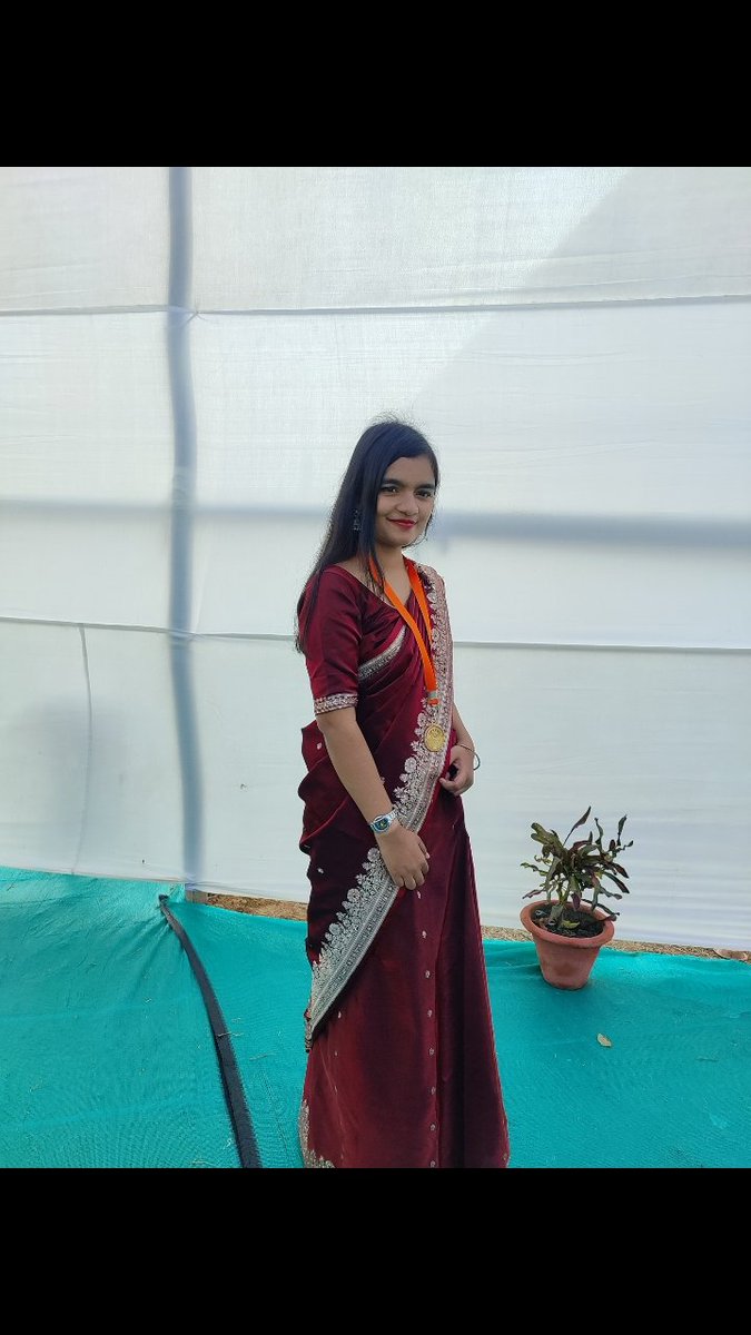 panditldki's tweet photo. तुझको गुरूर ए हुस्न है, 
मुझको सुरूर ए फ़न. 
#LUConvocation https://t.co/fkk4TcfWFv