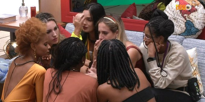 centralreality's tweet photo. “O Gabriel é machista, tem traços e você também... Nós trabalhamos pra desconstruir isso na sociedade, ele pode falar de brincadeira mas tem mulher levando cotovelada todo dia.” (Aline) #BBB23 https://t.co/cQ662dwKZA