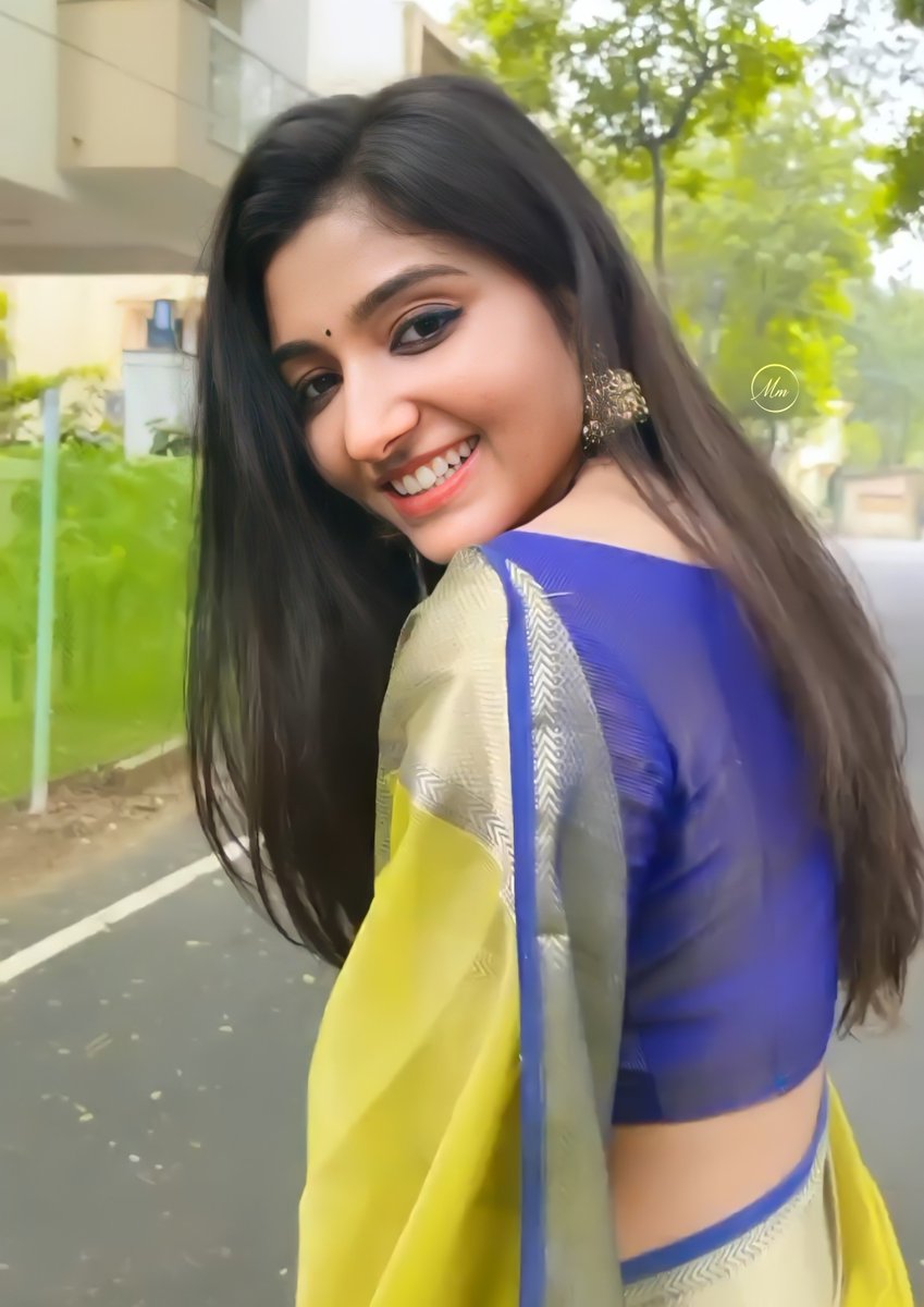 DilSeDevendra's tweet photo. #Beautyqueen #mirnaa https://t.co/2HTHLfZrCx