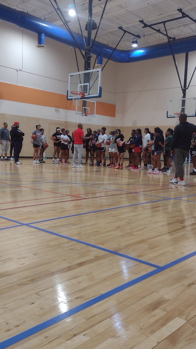 TexasFlightGBB's tweet photo. Brought the whole city out tonight‼️ Big time talent from 2024-2029‼️#WeDevelop #TFE https://t.co/XUmU7XnSYx
