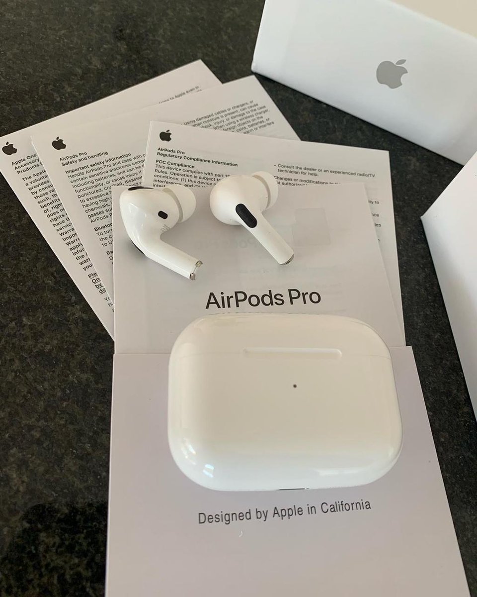 Eitamichelle's tweet photo. VENDO AIRPODS PRO (NOVO, PRONTA ENTREGA) 

Mais de 24h de áudio 
Rastreador (Buscar iPhone) 

Itens Inclusos:
1 Fone AirPods Pro;
1 Cabo lightning tipo C.

Parcelamento no cartão de 12 x
Entrega via motoboy.

Entre em contato pra saber mais 985177020 https://t.co/LRcxXTbkHM
